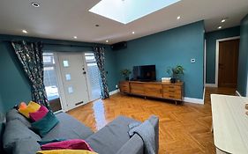 Streatham House - 2 Bedroom - Sleeps 6 - Free Wifi